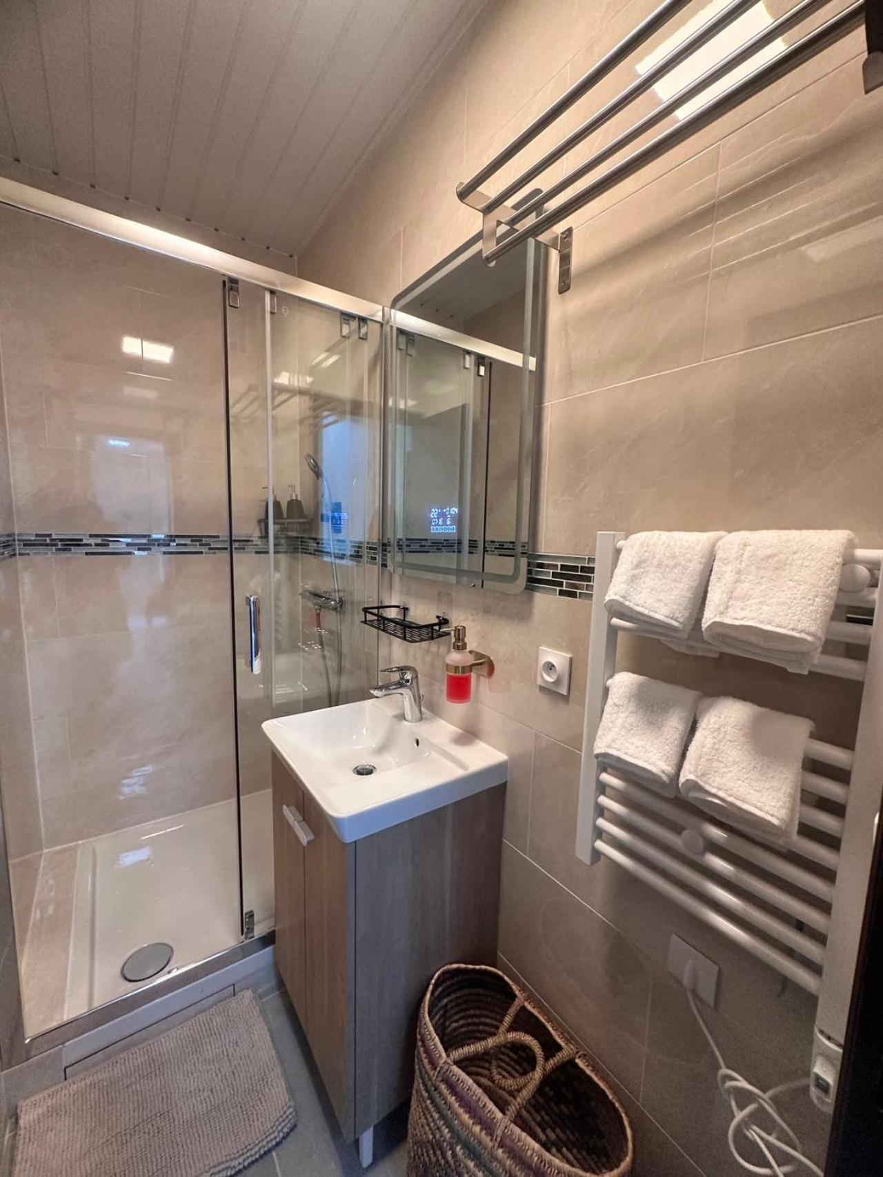 Superbe Appartement Renove Au Coeur De La Capitale Paris Eksteriør billede